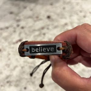 🆕Leather and Jute Bracelet with Stainless Steel Centerpiece “Believe”.